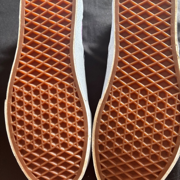 Vans - Picture 2 of 2